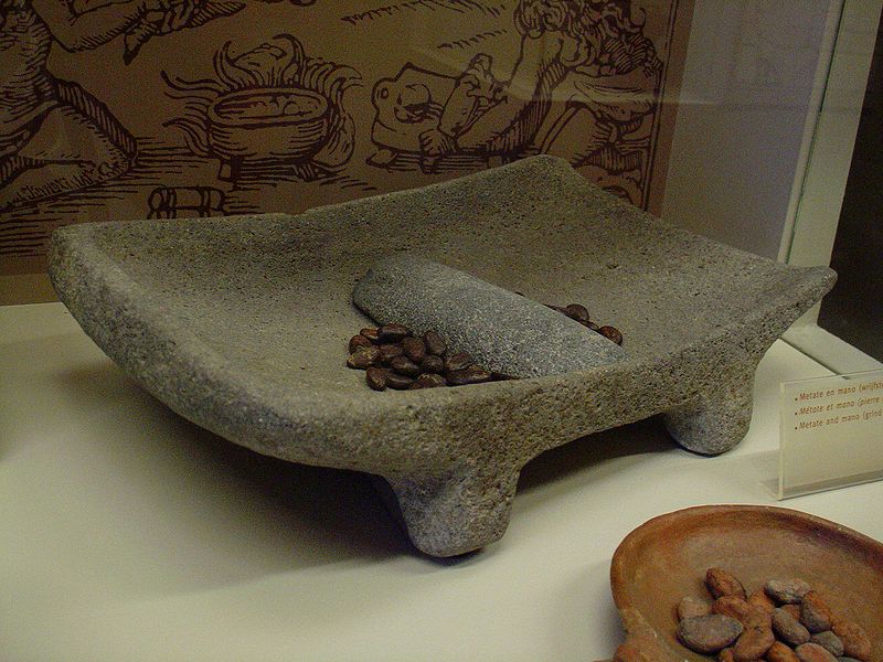El metate, básico para la fabricación del chocolate a la piedra. Autor, Yelkrokoyade