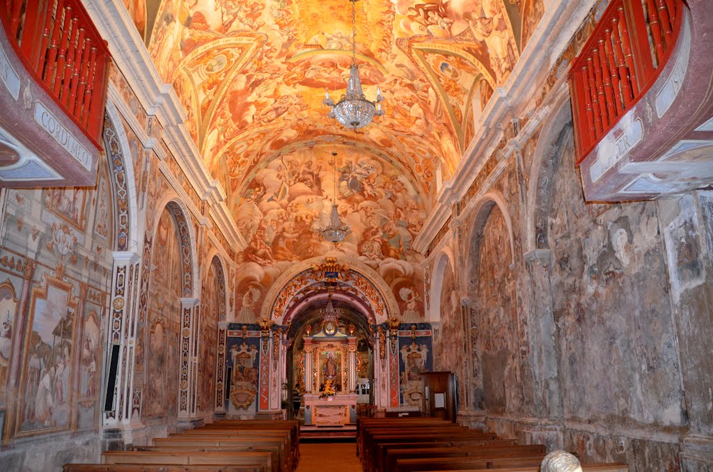 Interior de la ermita de L'Avellà. Autor, Ventepani